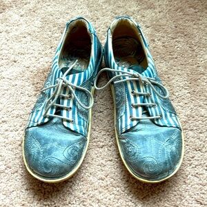 dkode leather embroidered sneakers